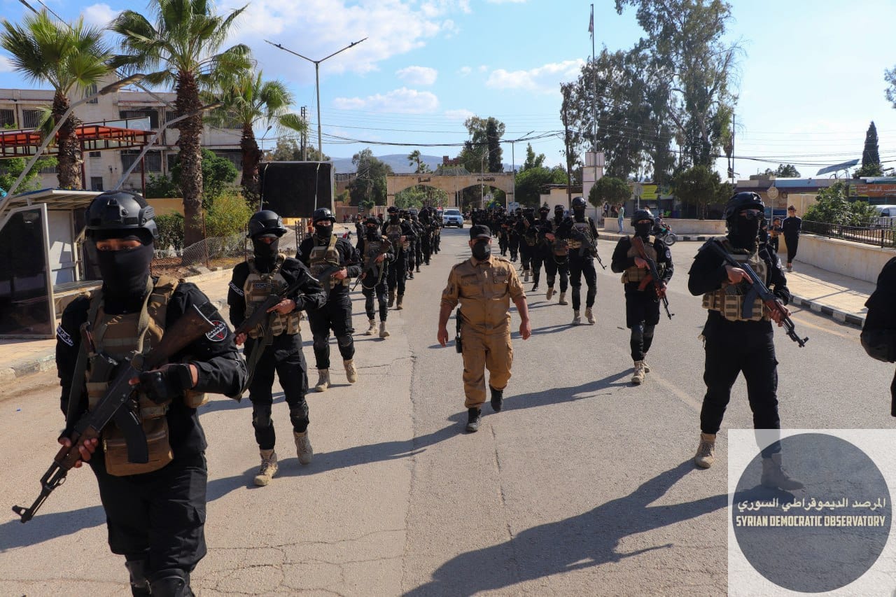 🇸🇾🇸🇾 قوات نظام الجولاني تنظم استعراض عسكري في منطقة جبل السماق ذات الأغلبية الدرزية في ريف محافظة إدلب.