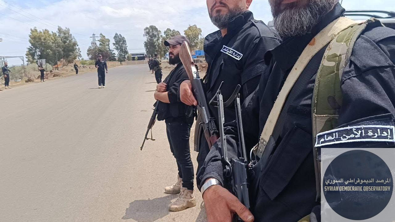 🇸🇾 إطلاق نار كثيف في بلدة المزرعة في ريف السويداء الغربي بين أهالي غاضبين من جهة ومتطوعين دروز من "الأمن العام" التابع لحكومة الأمر الواقع من جهة أخرى وفق مركز السويداء للتوثيق والإعلام فإن السبب رف