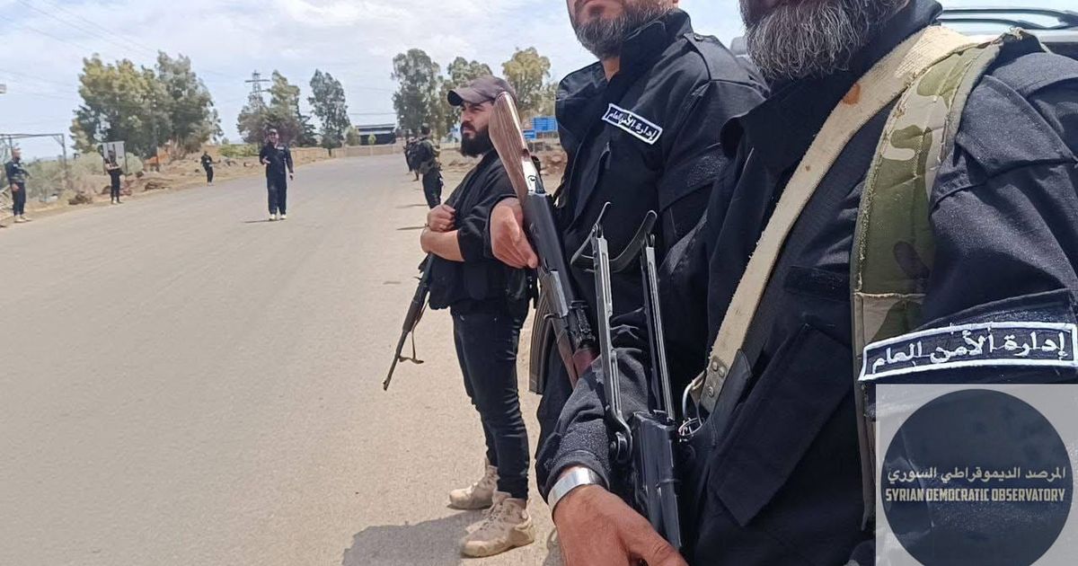 🇸🇾 إطلاق نار كثيف في بلدة المزرعة في ريف السويداء الغربي بين أهالي غاضبين من جهة ومتطوعين دروز من "الأمن العام" التابع لحكومة الأمر الواقع من جهة أخرى وفق مركز السويداء للتوثيق والإعلام فإن السبب رف