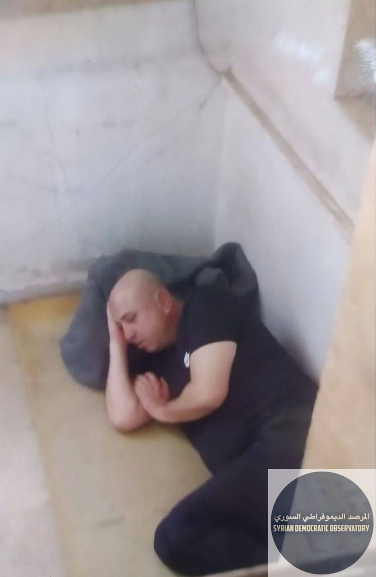 ليس دفاعاً عن وسيم الأسد ، ولكن هذا مصير كل شخص يتعاون مع النظام الإرهابي الذي لاعهد له، خالد الأحمد وفادي صقر ومن لف لفيفهم سينتظركم نفس المصير.