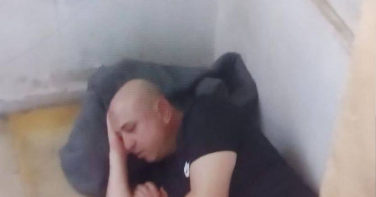 ليس دفاعاً عن وسيم الأسد ، ولكن هذا مصير كل شخص يتعاون مع النظام الإرهابي الذي لاعهد له، خالد الأحمد وفادي صقر ومن لف لفيفهم سينتظركم نفس المصير.