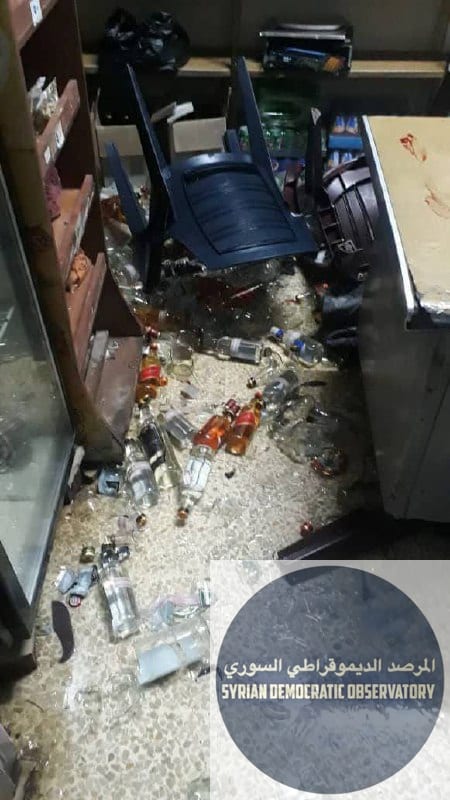 قامت مجموعة من عناصر هيئة (المعروف ب ) باقتحام محل لبيع المشروبات الكحولية تحت تهديد السلاح وتكسير محتوياته في ظهر اليوم في بلدة (كفربو) الواقعة قرب مدينة .