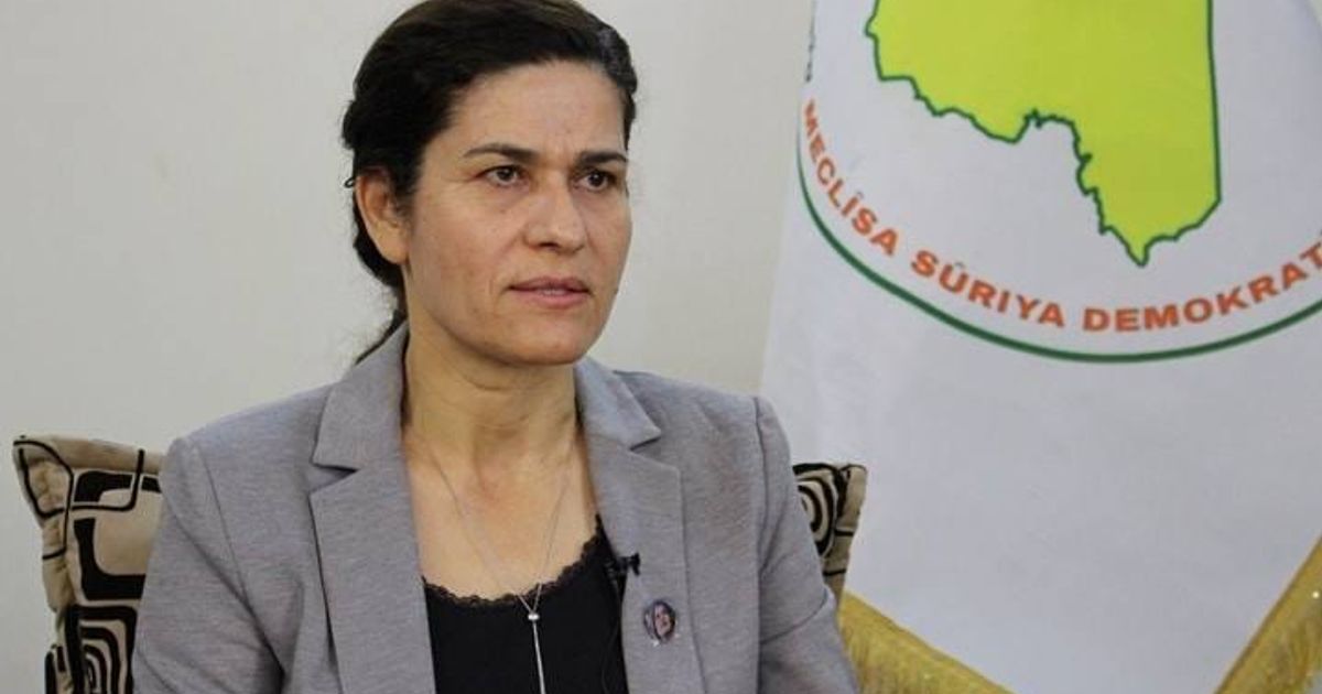 المرصد الديموقراطي السوري ينقل لكم بعض النقاط الرئيسية وملخص بسيط مماورد في المؤتمر الصحفي مع السيدة إلهام أحمد مسؤولة العلاقات الخارجية في الإدارة الذاتية: