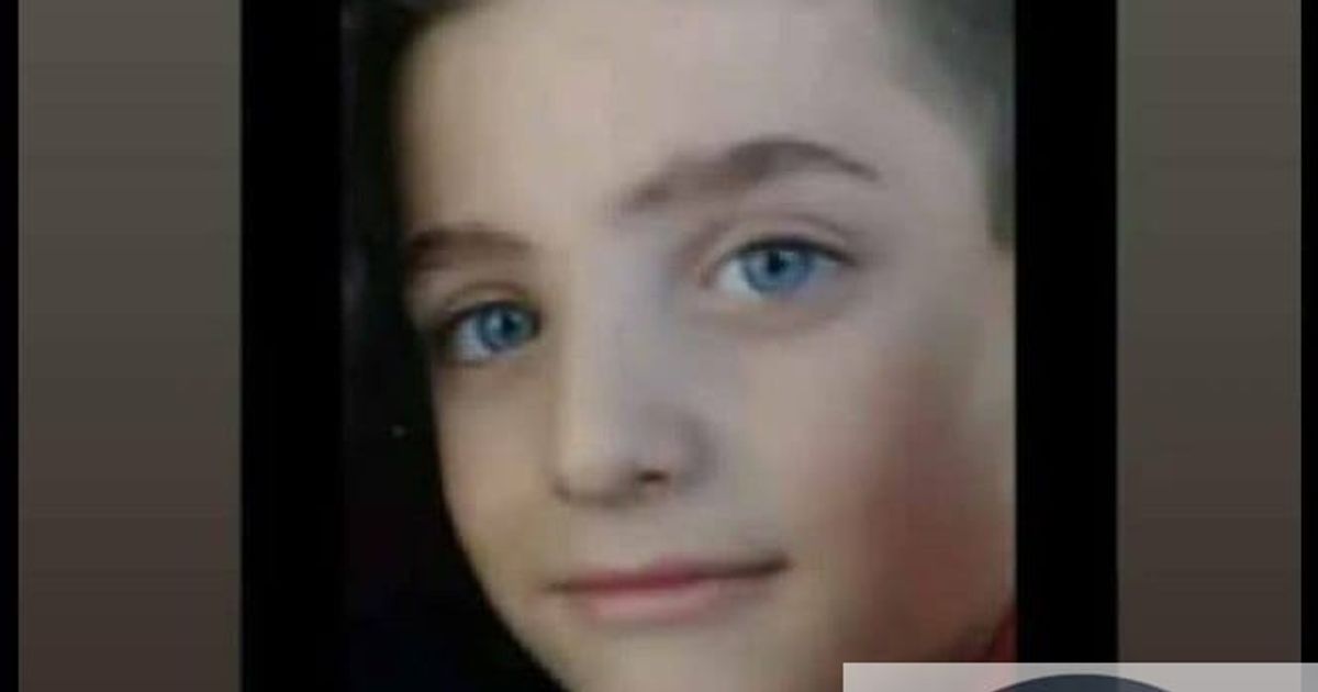 استشهاد الطفل حيدر محمد السليمان (12 عام) ليل أمس 02 أبريل/نيسان، وإصابة أفراد عائلته بشظايا خطرة، بعد رمي قنبلة عليهم من قبل عناصر يتبعون لنظام الجولاني الجهادي، وذلك أثناء عودتهم للمنزل في حي كرم ال