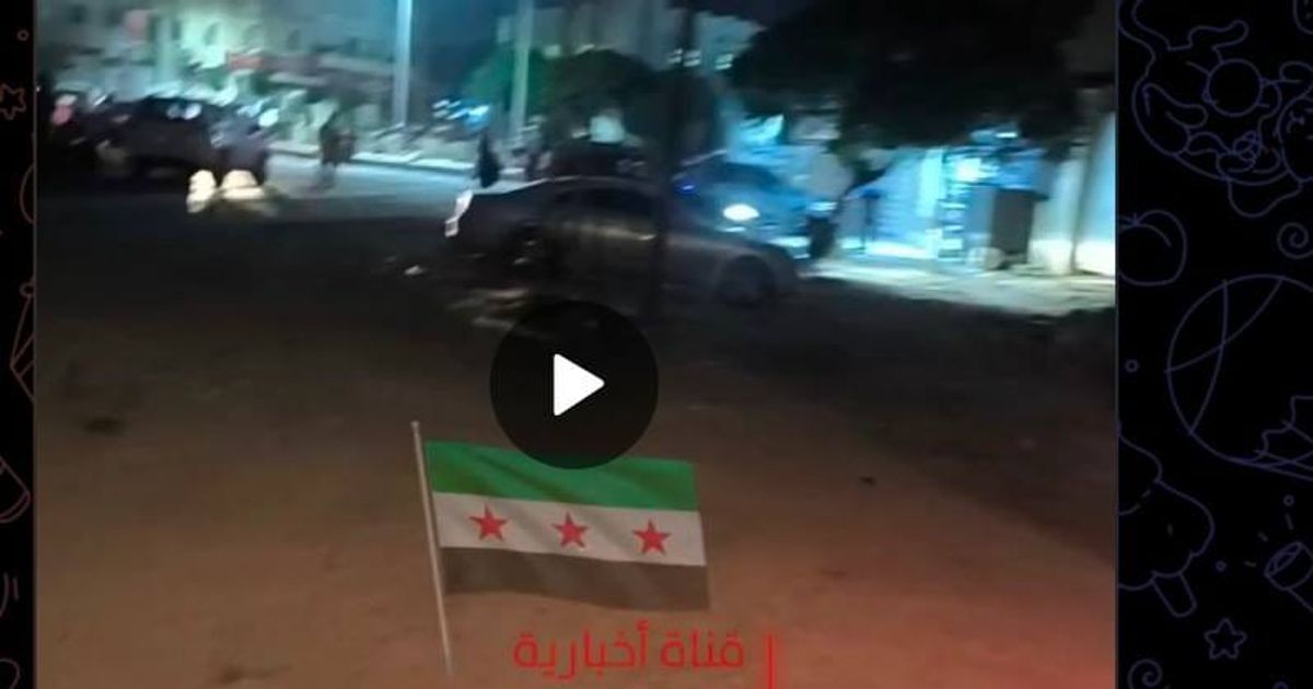 🇸🇾 تحاصر عناصر تنظيم هيئة تحرير الشام الإرهابي الآن بلدة وتهدد باقتحامها في حال لم يتم تسليم السلاح، وليس سلاح منطقة جرمانا بل سلاح السويداء كاملاً، وفقاً لإعلاميي وعناصر الجولاني عبر قنواتهم على تي