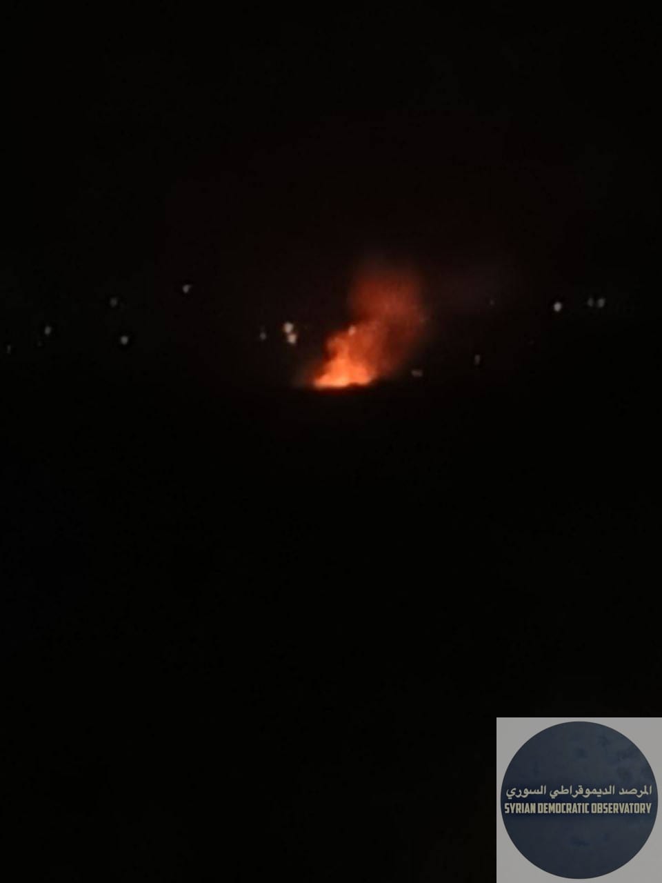 ريف جبلة : أنباء عن غارة إسرائيلية استهدفت مقر اللواء107 بعين الشرقية في ريف جبلة، وتصاعد لألسنة النيران من مكان الاستهداف.
