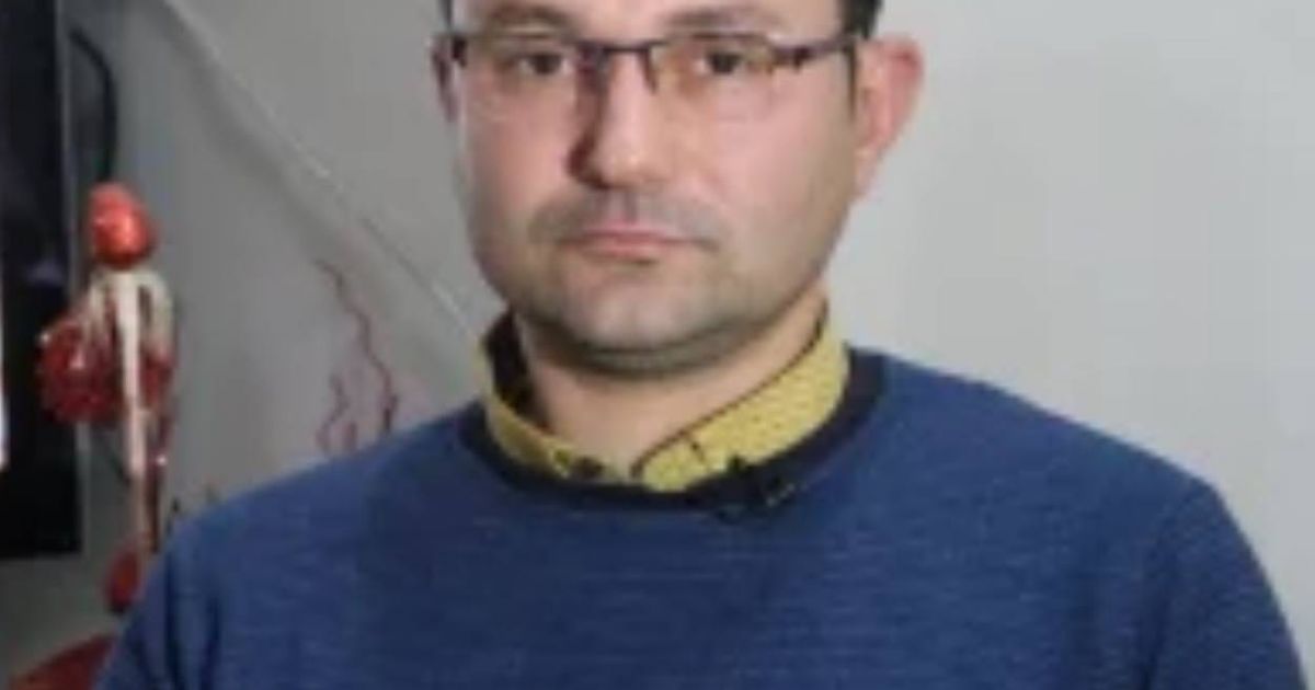 أفاد مراسل وموفد قناة روناهي إلى الساحل السوري زيور شيخو، الأحد، أنه قد تعرض للاعتقال في الساحل السوري أول أمس الجمعة وتمت مصادرة جهازه الخليوي من قبل الأمن العام.