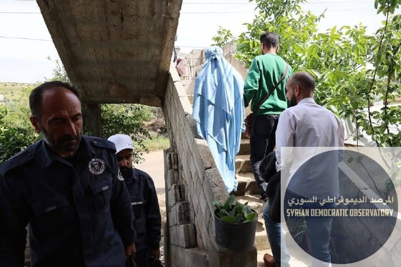 الشابة ميرا جلال ثابات بعد اختطافها في تلكلخ، تم إعادتها بنقاب على الطريقة الأفغانية !!! ومتزوجة من جهادي سلفي!!