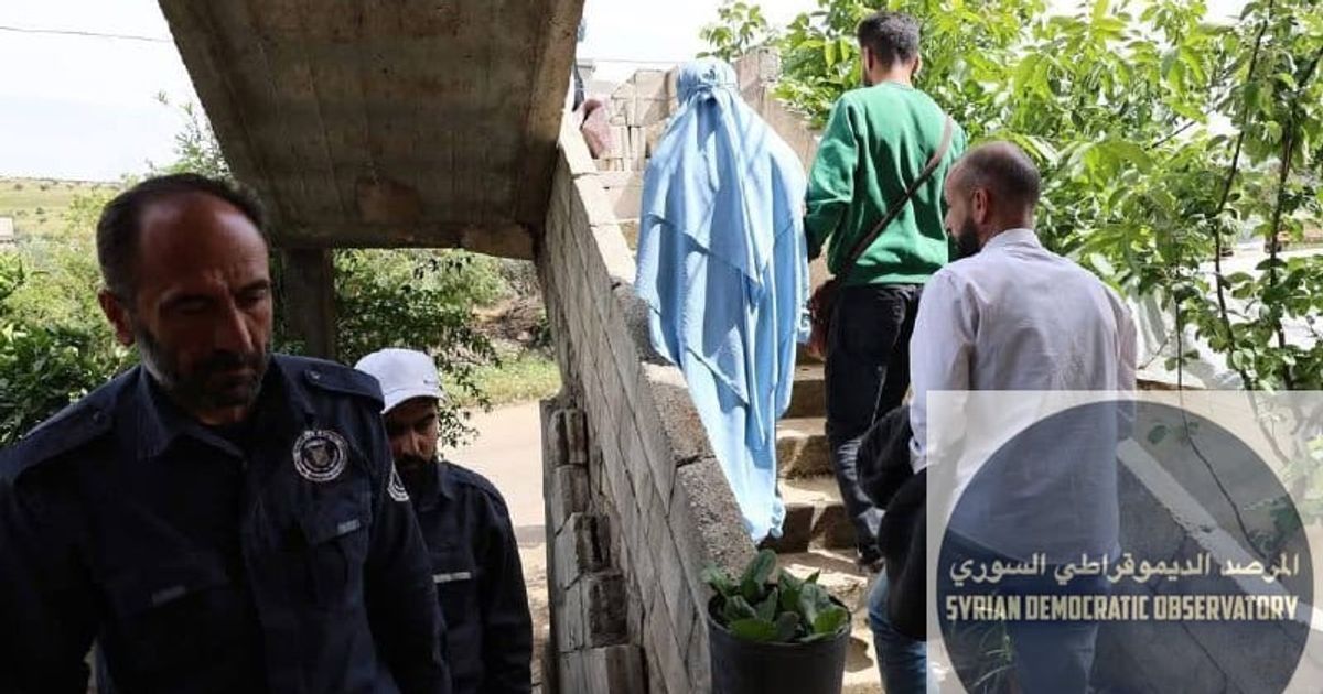 الشابة ميرا جلال ثابات بعد اختطافها في تلكلخ، تم إعادتها بنقاب على الطريقة الأفغانية !!! ومتزوجة من جهادي سلفي!!