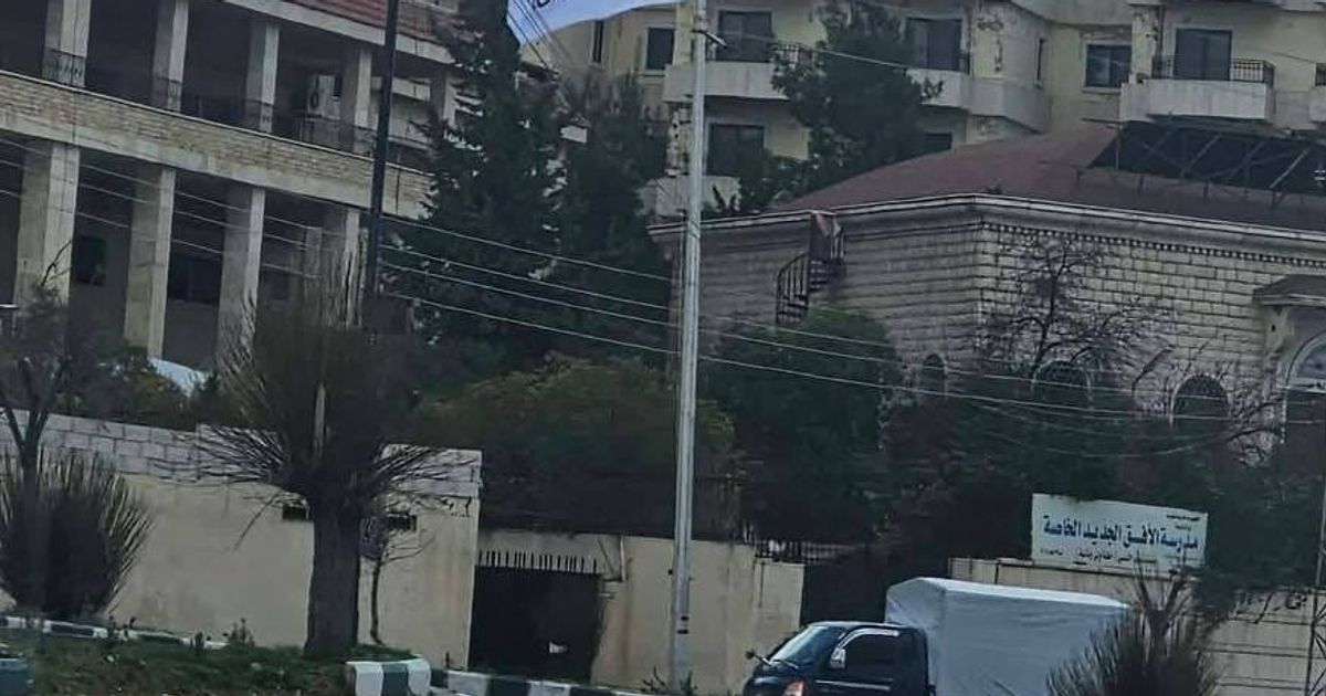 بعد صيدنايا، رفع راية تنظيم جبهة النصرة الإرهابي السابقة في ساحة الرئيسية في بلدة ذات الغالبية المسيحية في ريف دمشق.