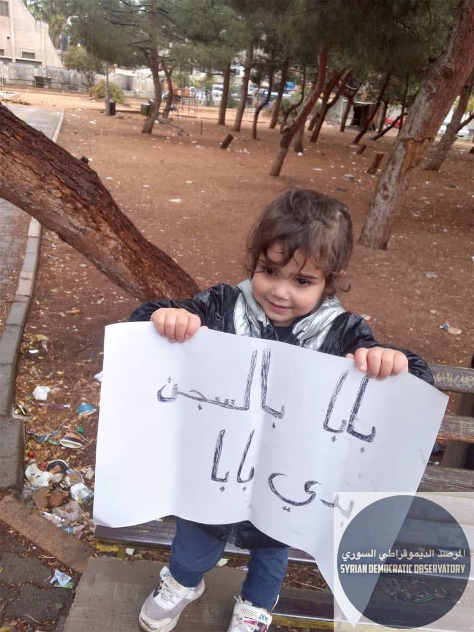 شارك العلويون بمختلف أعمارهم في هذه المظاهرات ، مطالبين بالمعتقلين و الفدرالية و وقف القتل الطائفي الذي تمارسة سلطة الجولاني
