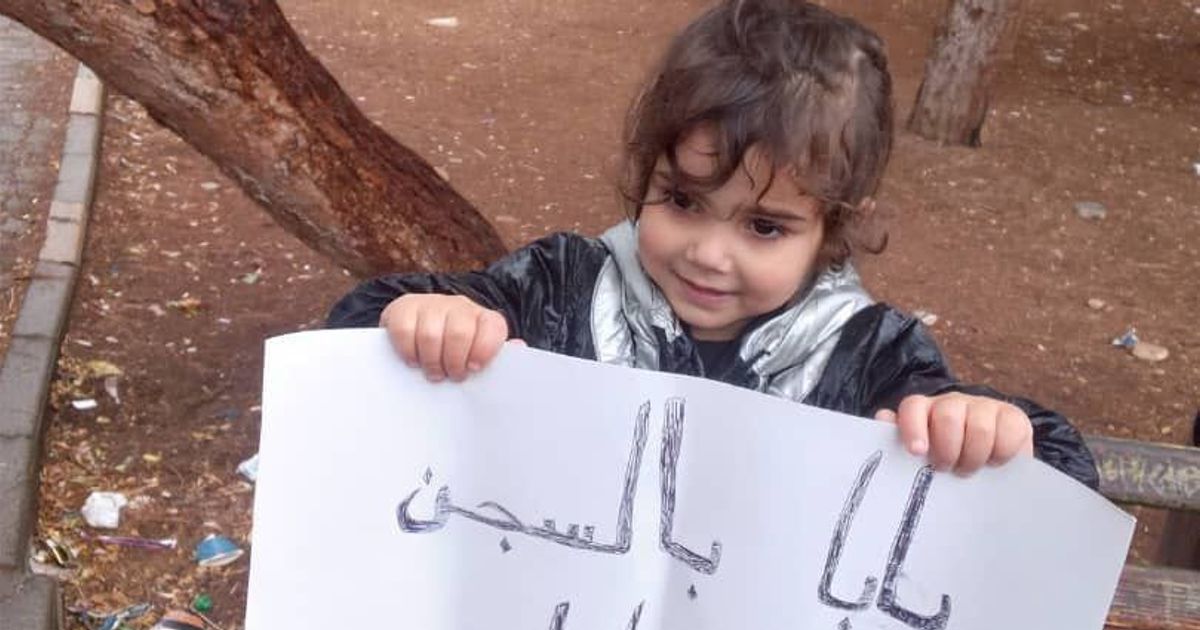 شارك العلويون بمختلف أعمارهم في هذه المظاهرات ، مطالبين بالمعتقلين و الفدرالية و وقف القتل الطائفي الذي تمارسة سلطة الجولاني