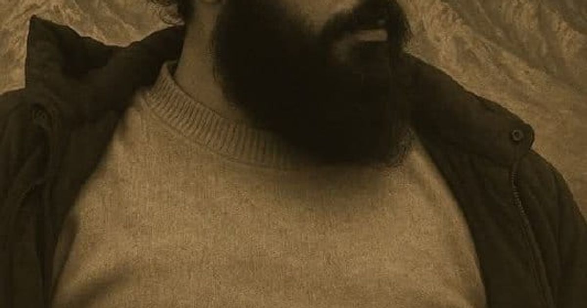 يزن بالي، طالب هندسة اعتقل لسنوات في سجن صيدنايا قبل تحريره بعد سقوط نظام الأسد. للأسف, يزن، استُشهد الأمس إلى جانب ثلّة من أبناء الجبل الدروز على طريق دمشق السويداء، بكمين غادر خلال محاولته مؤازرة أه