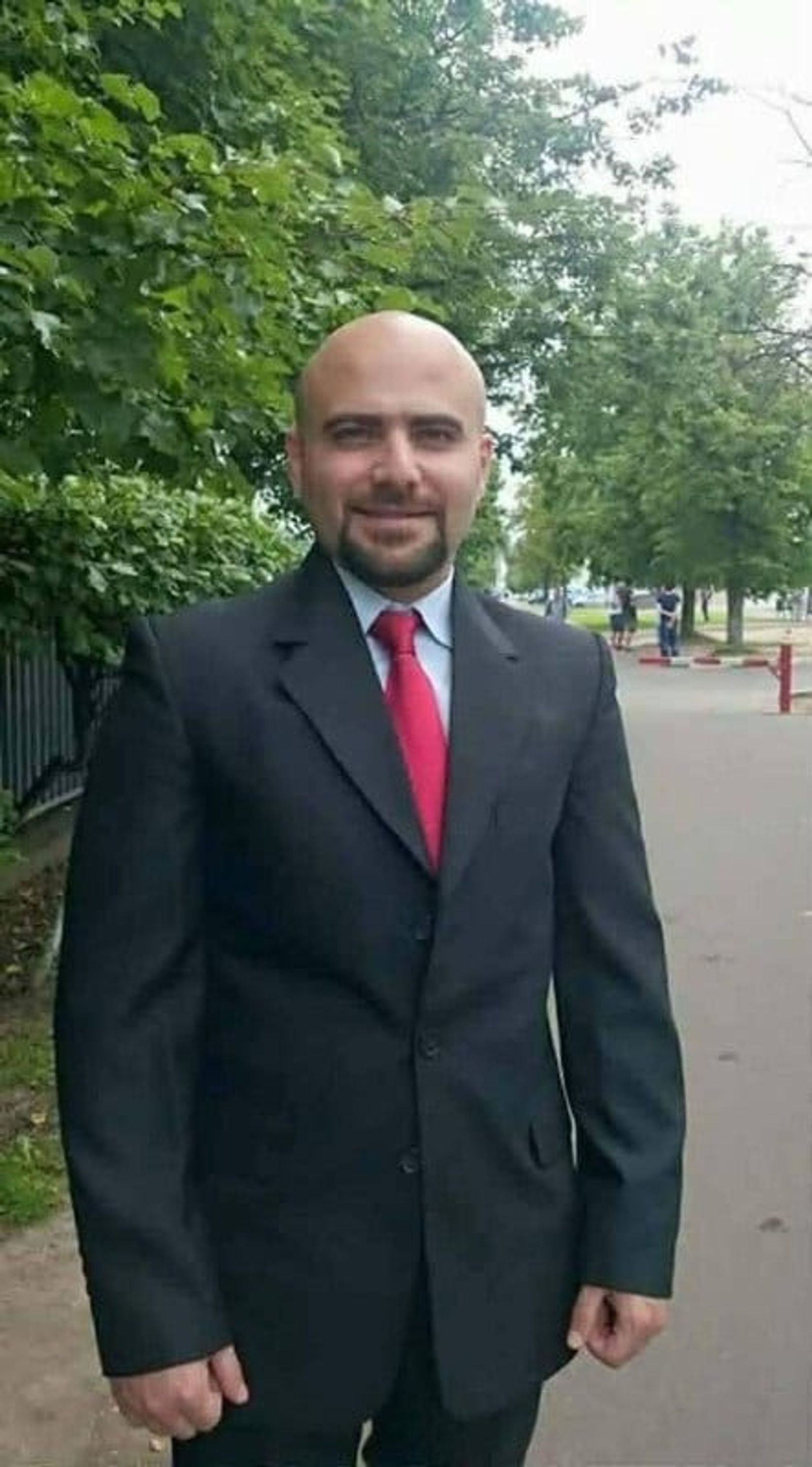 مصادر محلية في : العثور على الشاب المهندس "حازم زغبور" مقتولاً هو وفتاة أخرى بجانبه داخل منزله، في منطقة الرمل الأوسط بمدينة طرطوس.