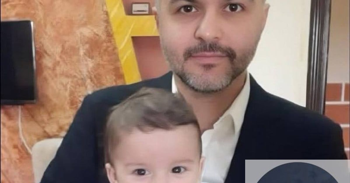 صورة الشهيد القاضي غيث سليمان محمد الذي تعرض للاغتيال بريف محافظة طرطوس ظهر اليوم 31 تموز/يوليو، أثناء وجوده في سيارته