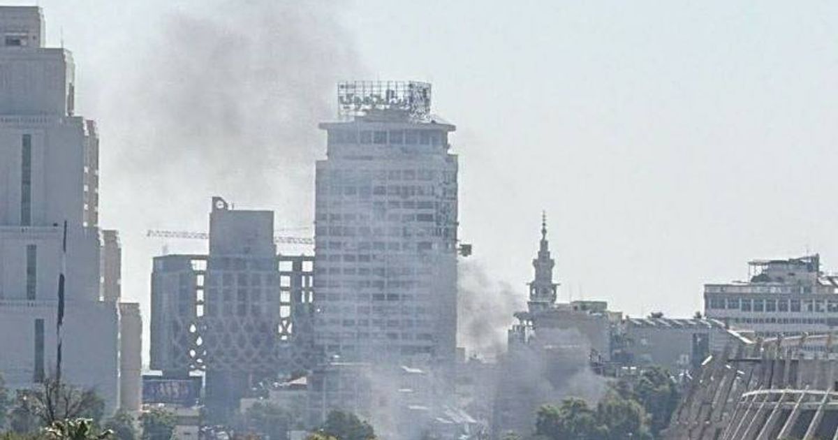 دمشق : انفجار عبوة ناسفة بالقرب من الفندق الذي يقيم فيه الرئيس فرنسي ماكرون في دمشق، و أنباء عن وقوع إصابات