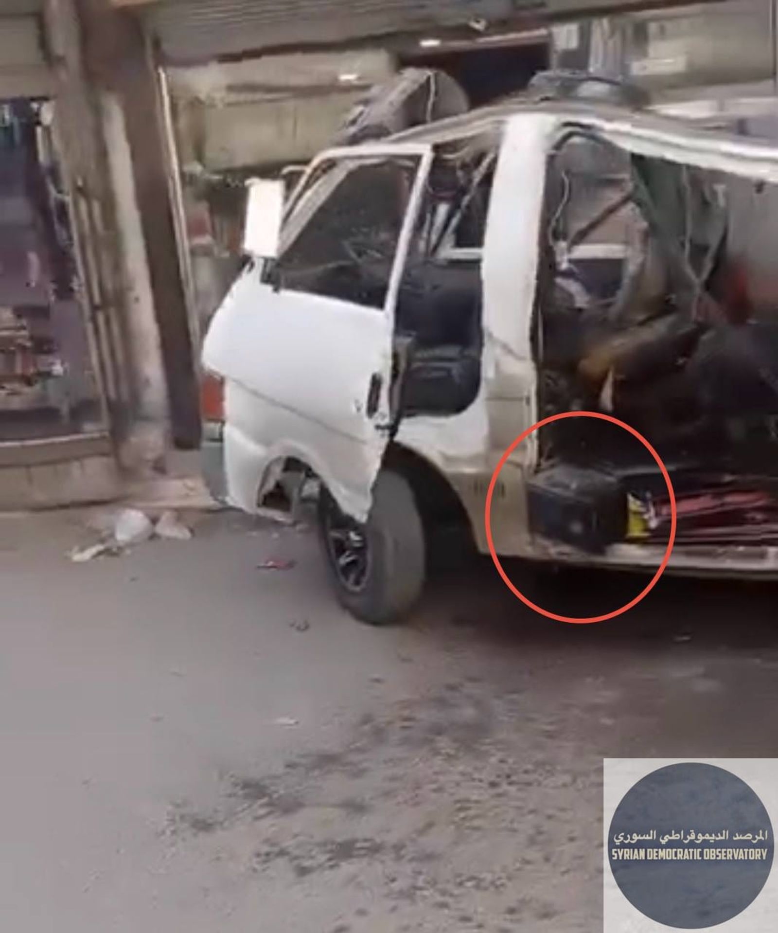 دمشق | حي الورود: انفجار في سيارة سرفيس داخل حي الورود في دمشق، يرجح أنه عن عبوة ناسفة.