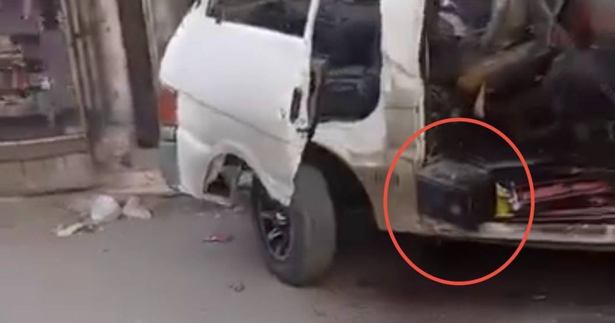 دمشق | حي الورود: انفجار في سيارة سرفيس داخل حي الورود في دمشق، يرجح أنه عن عبوة ناسفة.