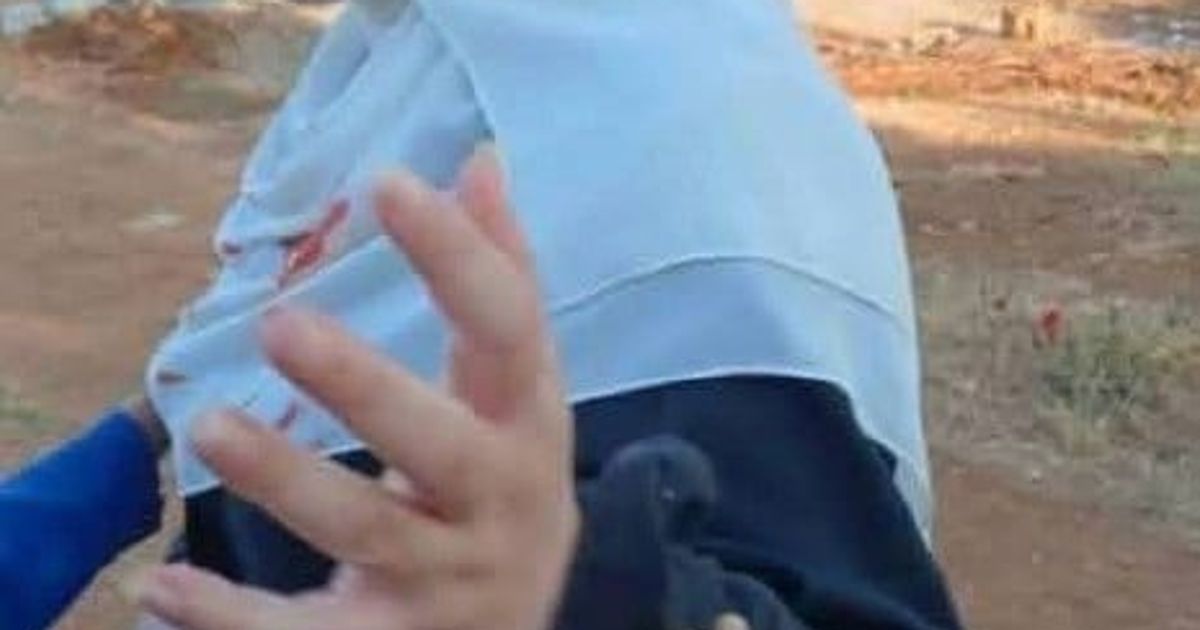 هام للغاية : ينتشر خبر بشكل غير طبيعي على حسابات موالية للجولاني عن تعرض امرأة تدعى "عائشة درويش" من مدينة جبلة للضرب من قبل العلويين ونزع حجابها ، والبعض قال حتى أنها حامل وضربوها العلويين على بطنها،
