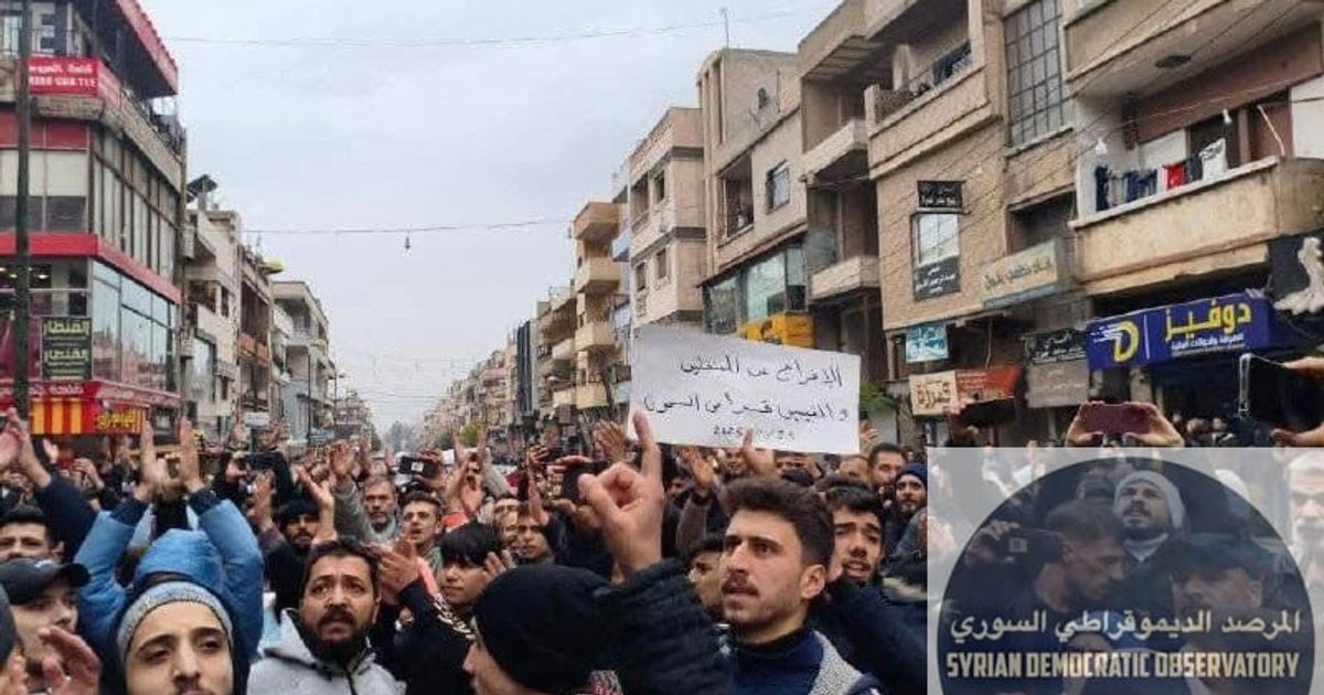 حمص : العلويون يتظاهرون في حمص رغم القتل والخطف والتهديد مطالبين بالنظام الفيدرالي