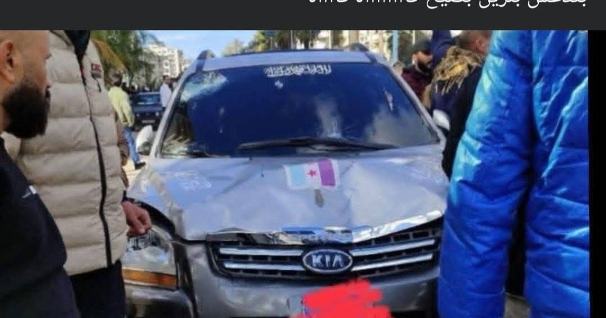 موالي الجولاني ينشرون صور السيارة التي قامت بدهس متظاهرين علويين اليوم، ويسخرون من الضحايا بطريقة طائفية، ويمجدون العملية الإرهابية