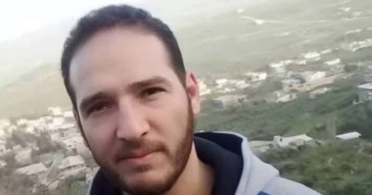قالت مصادر محلية أن الميليشيات الأمنية عمدت إلى إخفاء هوية الارهابي الذي قُتل، بعد أن دخل إلى متجر السيد علي اسماعيل، وقام بإطلاق النار عليه وقتله، فلاحق شقيق المغدور الإرهابي الذي قتل شقيقه، وانتزع م
