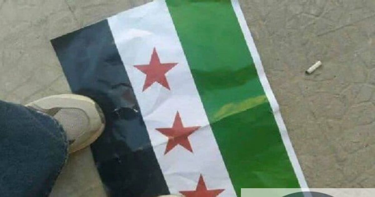 بمناسبة اقتراب ذكرى احتلال سوريا من قبل فلول القاعدة وداعش، نطلق حملة الدعس على علم ثورة الإرهاب المسلحة من قطر وتركيا، والتي رفعت شعارات الديموقراطية والعدالة والحرية، و أحضرت لنا ديكتاتورية جديدة ول