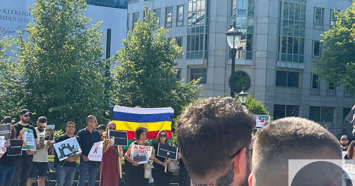 وصلنا على البوت: أقيمت اليوم بمدينة أوسلو في النرويج وقفة احتجاجية تنديداً بالمجازر التي ارتكبت بحق الدروز في السويداء من قبل نظام الجولاني الإرهابي.