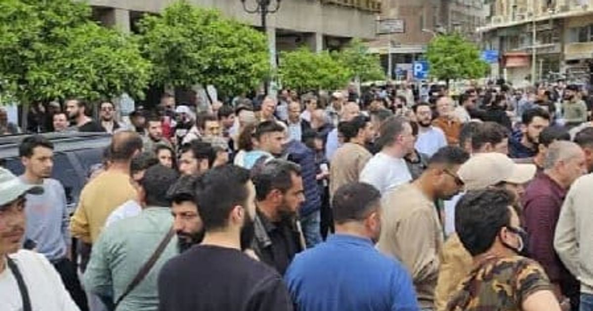 انطلاق التجمّع في ساحة "يوسف العظمة" في للمشاركة في اعتصام الكرامة.