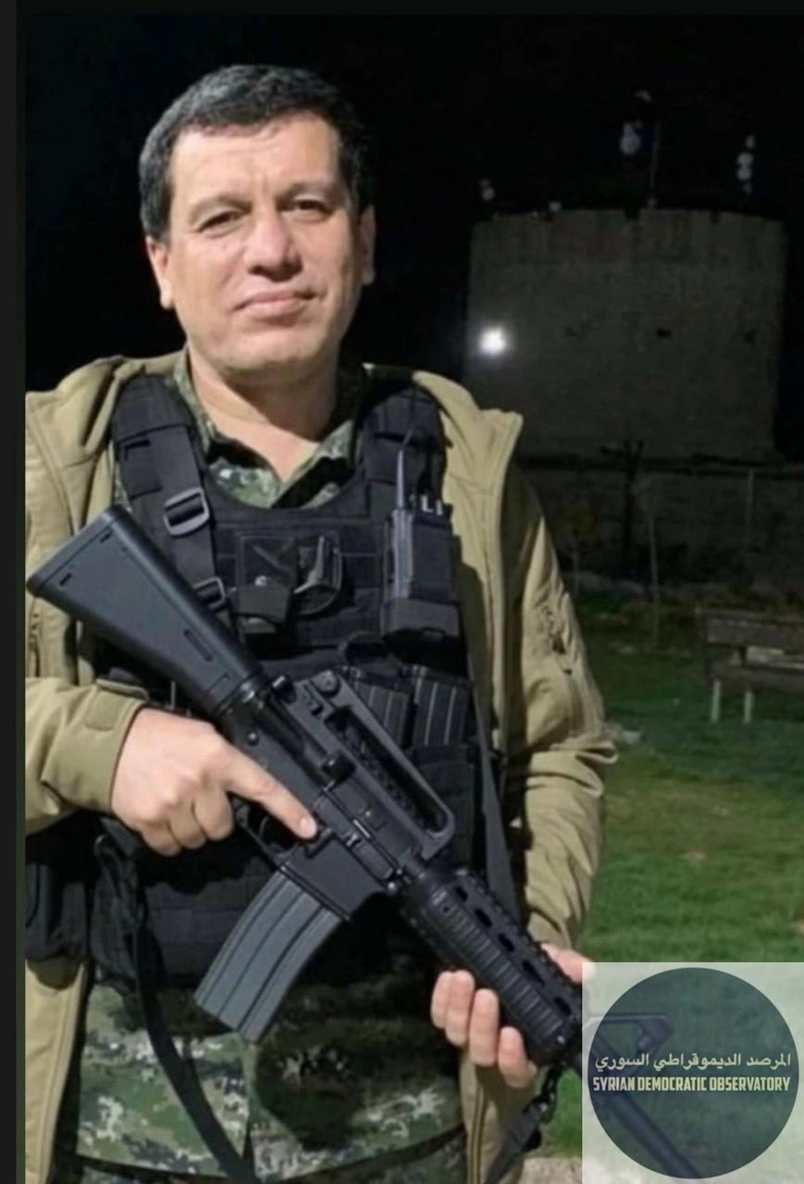 مظلوم عبدي وإلهام أحمد، كلاهما ارتديا اللباس العسكري للمشاركة في الدفاع عن مناطقهم ووجودهم.