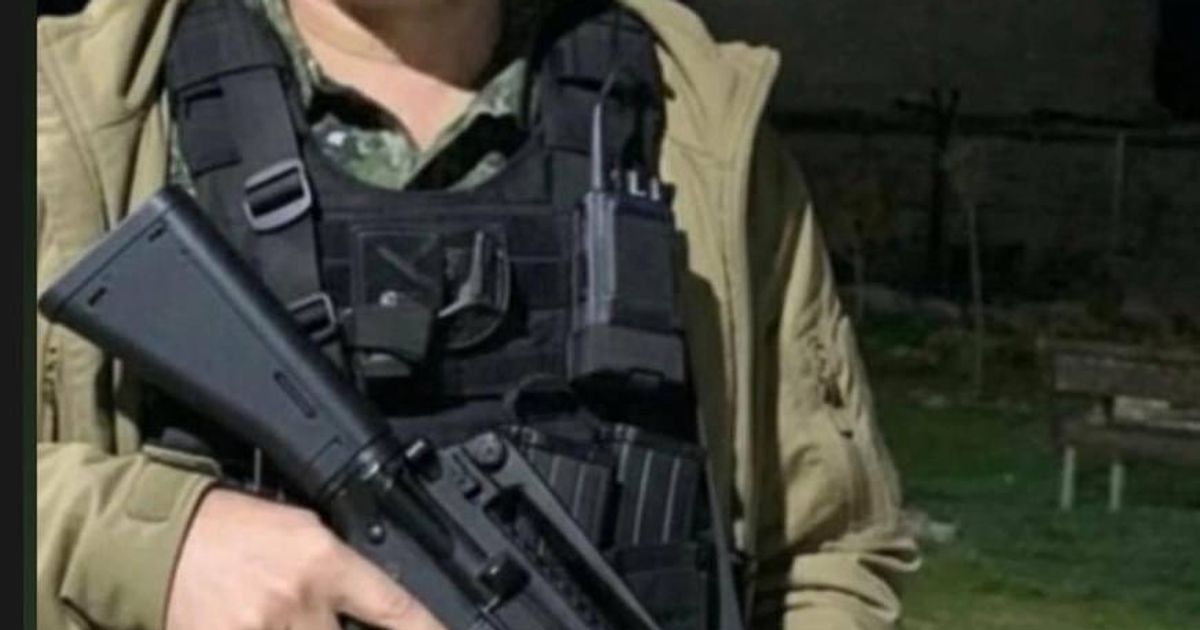 مظلوم عبدي وإلهام أحمد، كلاهما ارتديا اللباس العسكري للمشاركة في الدفاع عن مناطقهم ووجودهم.