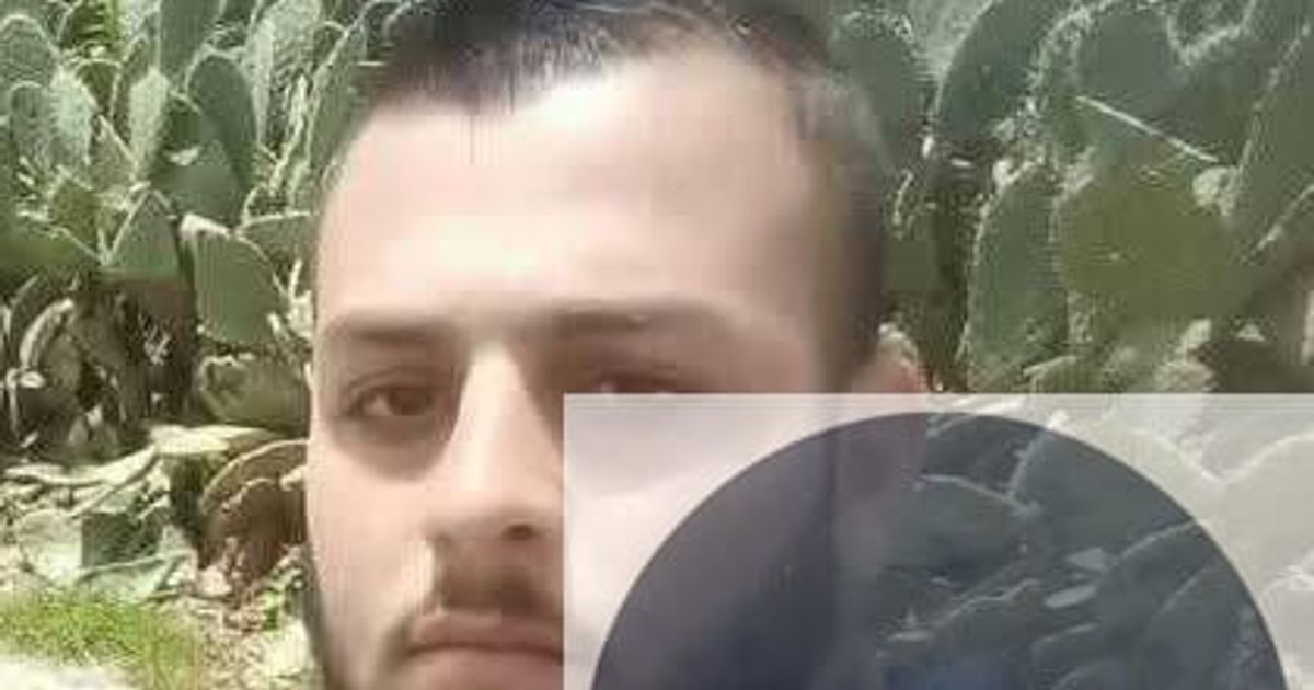 حمص: مسلحون من الأمن العام الجهادي أطلقوا النار على الشاب " يزن زكريا ديبة "، 22 عاماً، في قرية المصيدة بتلكلخ بريف مدينة ، مما أدى استشهاده على الفور بطلق ناري في الرأس.