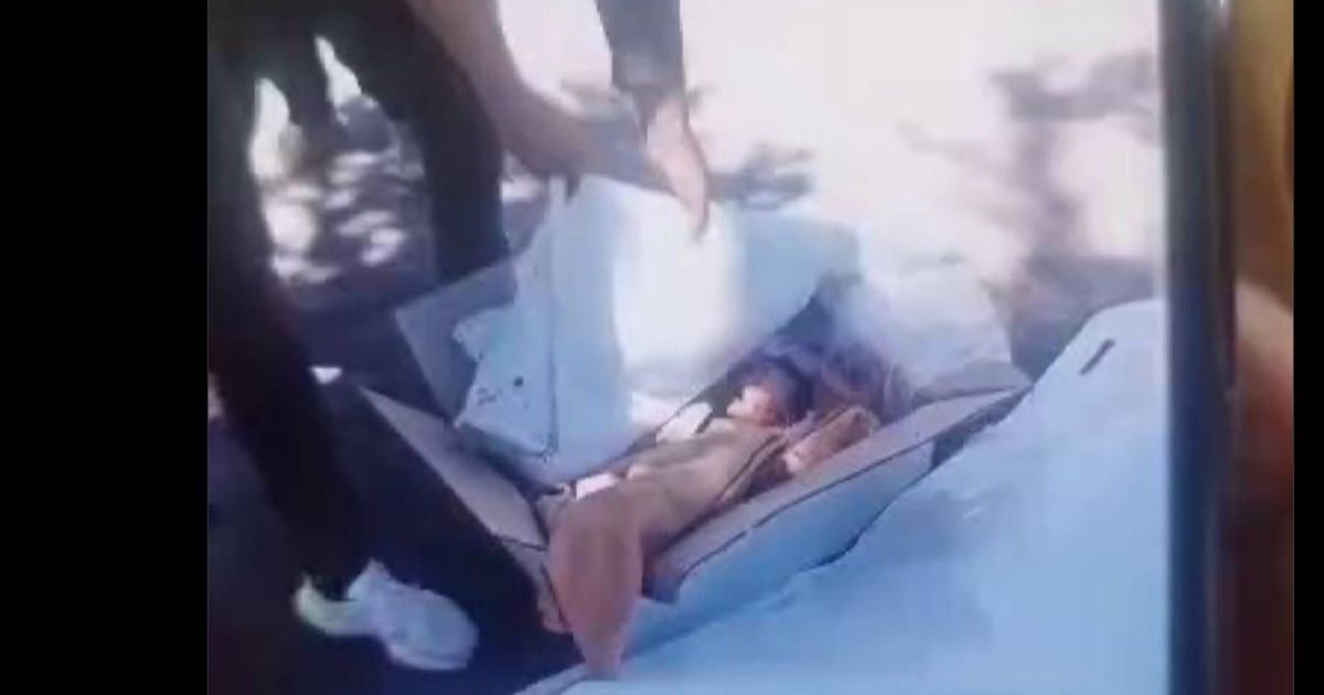 صورة لطفل رضيع درزي مأخوذة من مقطع فديو من مجازر السويداء ويتم الادعاء أنها لاطفال البدو
