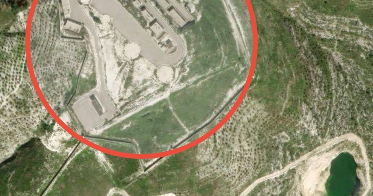جبلة: مصادر محلية تتحدث عن نية نظام الجولاني نشر عناصر من الفرقة 50 التي شاركت بارتكاب مجازر الساحل السوري في مقر اللواء 107 قرب قرية زاما في منطقة عين الشرقية بريف جبلة.