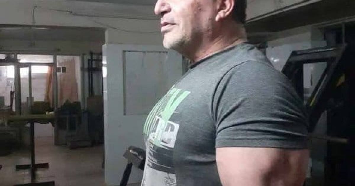 عناصر من ميليشيا تختطف السيد "حسين محمد محمد" من النادي الرياضي في شارع الفروة في مدينة .