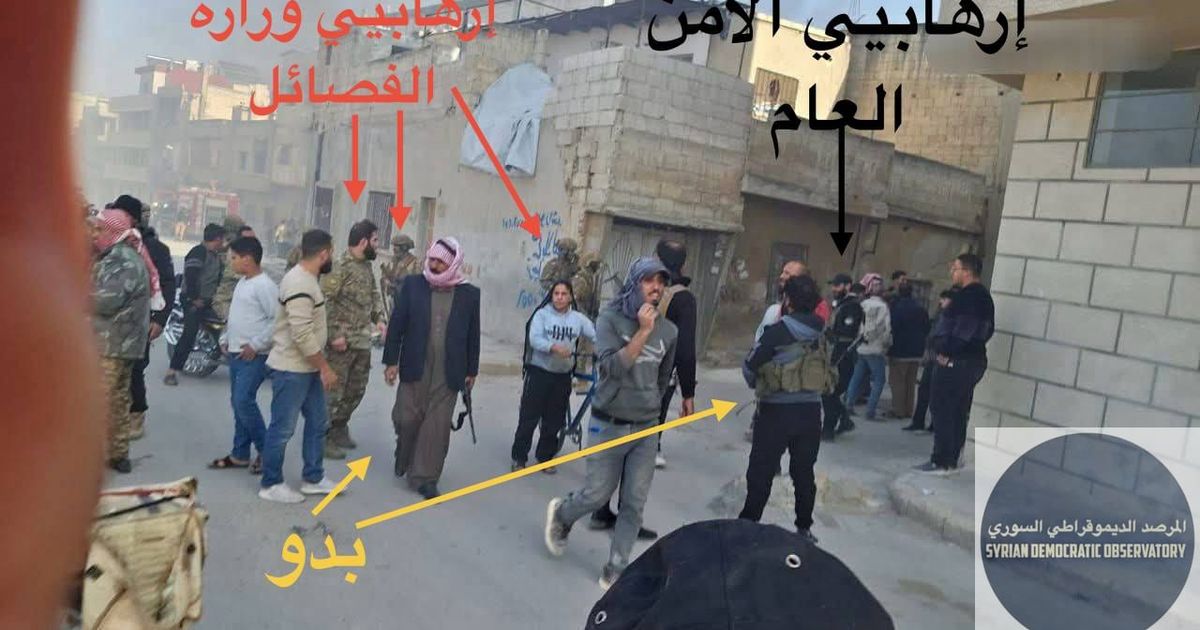 حمص: صورة تظهر اشتراك إرهاببين من ميلشيات الأمن العام الإرهابية، وإرهابيين من مايسمى بوزارة الدفاع، مع المجموعات الإرهابية من البدو في الهجوم على أحياء العلويين.