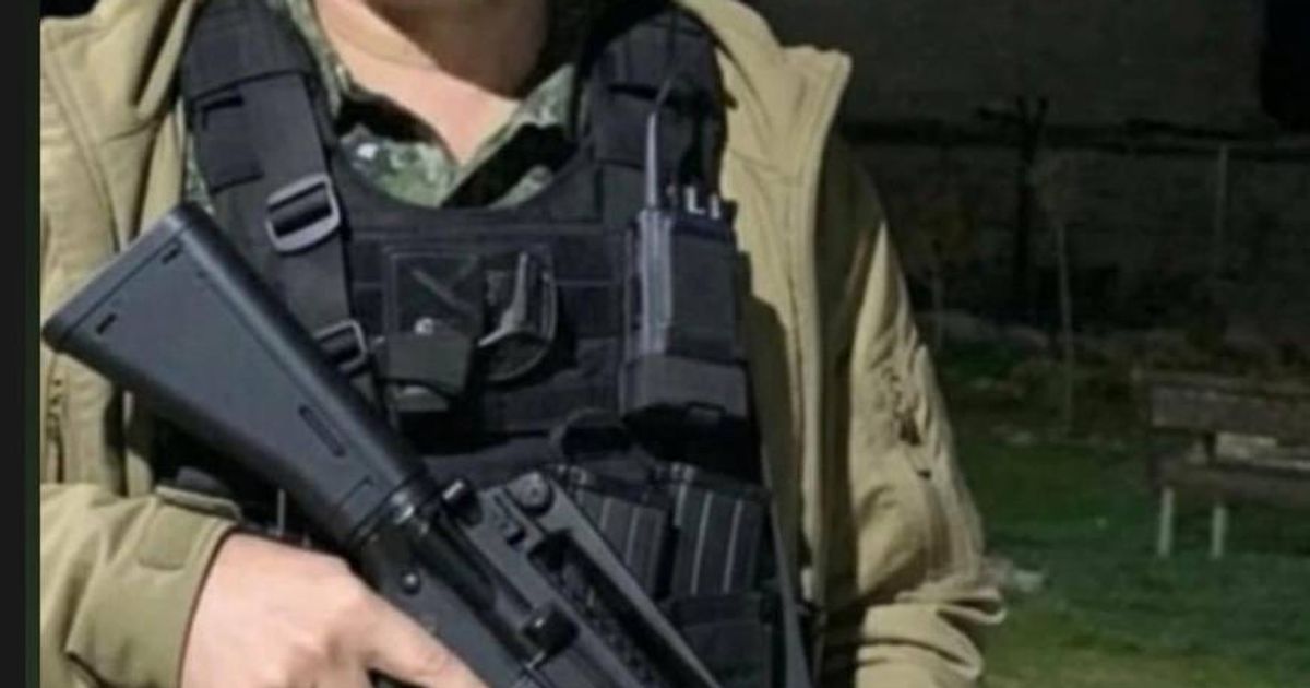مظلوم عبدي وإلهام أحمد، كلاهما ارتديا اللباس العسكري للمشاركة في الدفاع عن مناطقهم ووجودهم.