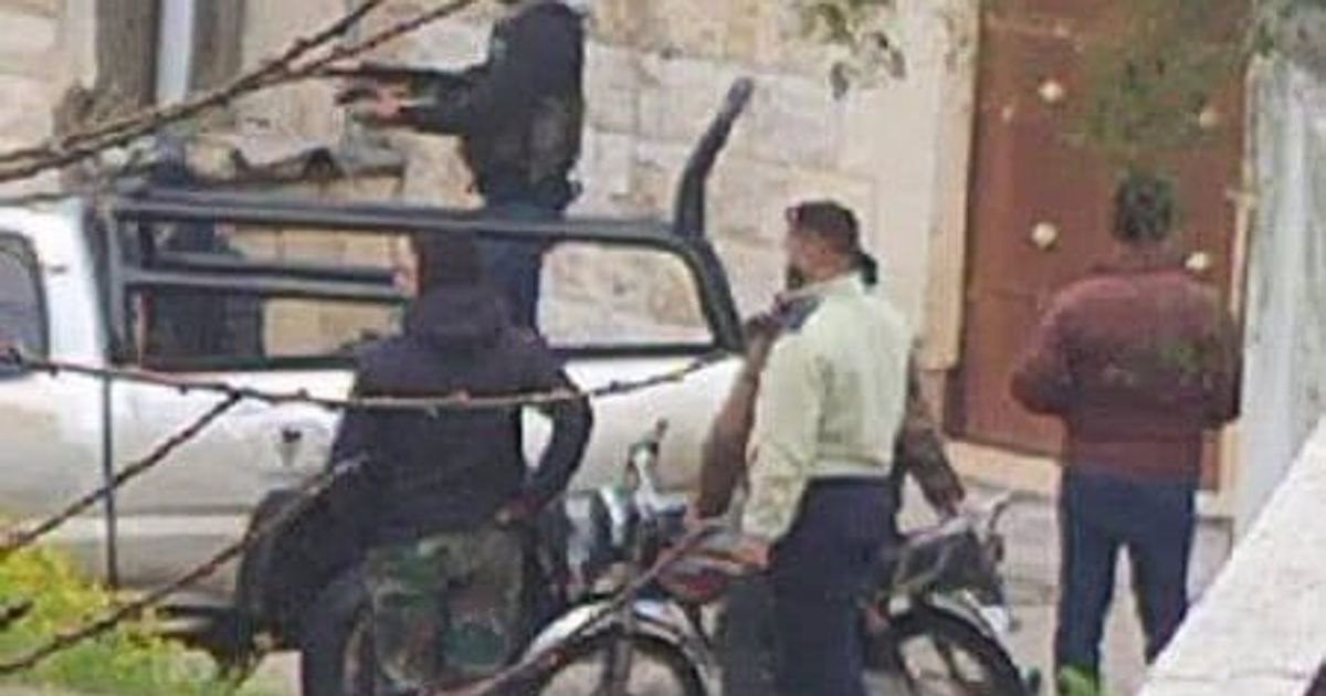 قام شبان مسيحيين من قرية مشتى عازار في وادي النصارى، محافظة ، بمنع محاولة قطع أشجار من بساتينهم من قبل مجموعة من أهالي قرية من القومية التركمانية، فاقتحم أهالي قرية بالرشاشات الخفيفة والثقيلة قرية مشت