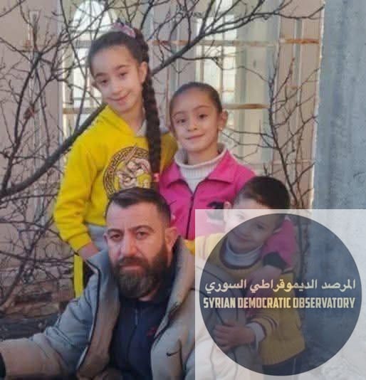 🇸🇾اختطاف وقتل المواطن الدرزي حاتم ماجد أبو سعد، وهو زوج وأب لثلاثة أطفال، على يد نظام الجولاني الإرهابي، حيث تم توقيفه عند حاجز، وعثر على جثمانه لاحقاً مرمياً على جانب الطريق جنوب مدينة القصير في ري