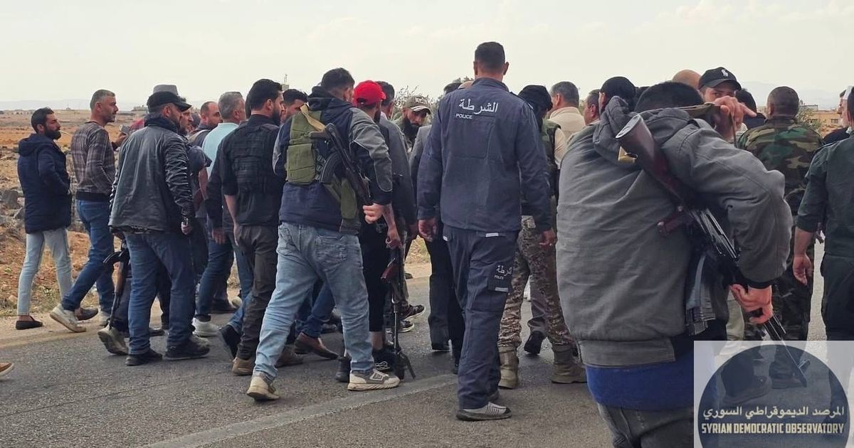 🇸🇾 انسحاب عناصر الأمن العام الجهادي من قرية الصورة الكبيرة بمحافظة السويداء ودخول قوات درزية تتبع لوزارة الداخلية الخاصة بالسويداء والتي رفضت تسمية "الأمن العام" لارتباطها بعمليات إرهابية وطائفية وت