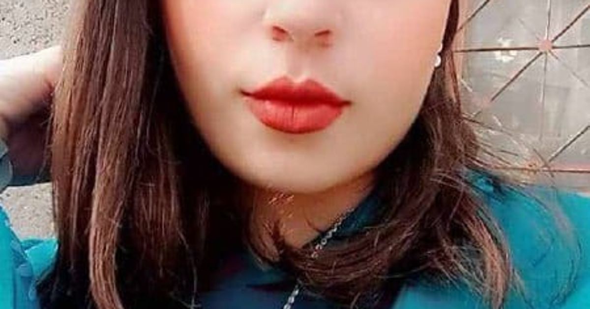 تعابير وجهها كافية لكشف إجرامهم وإرهابهم بحقها وحق أهلها.