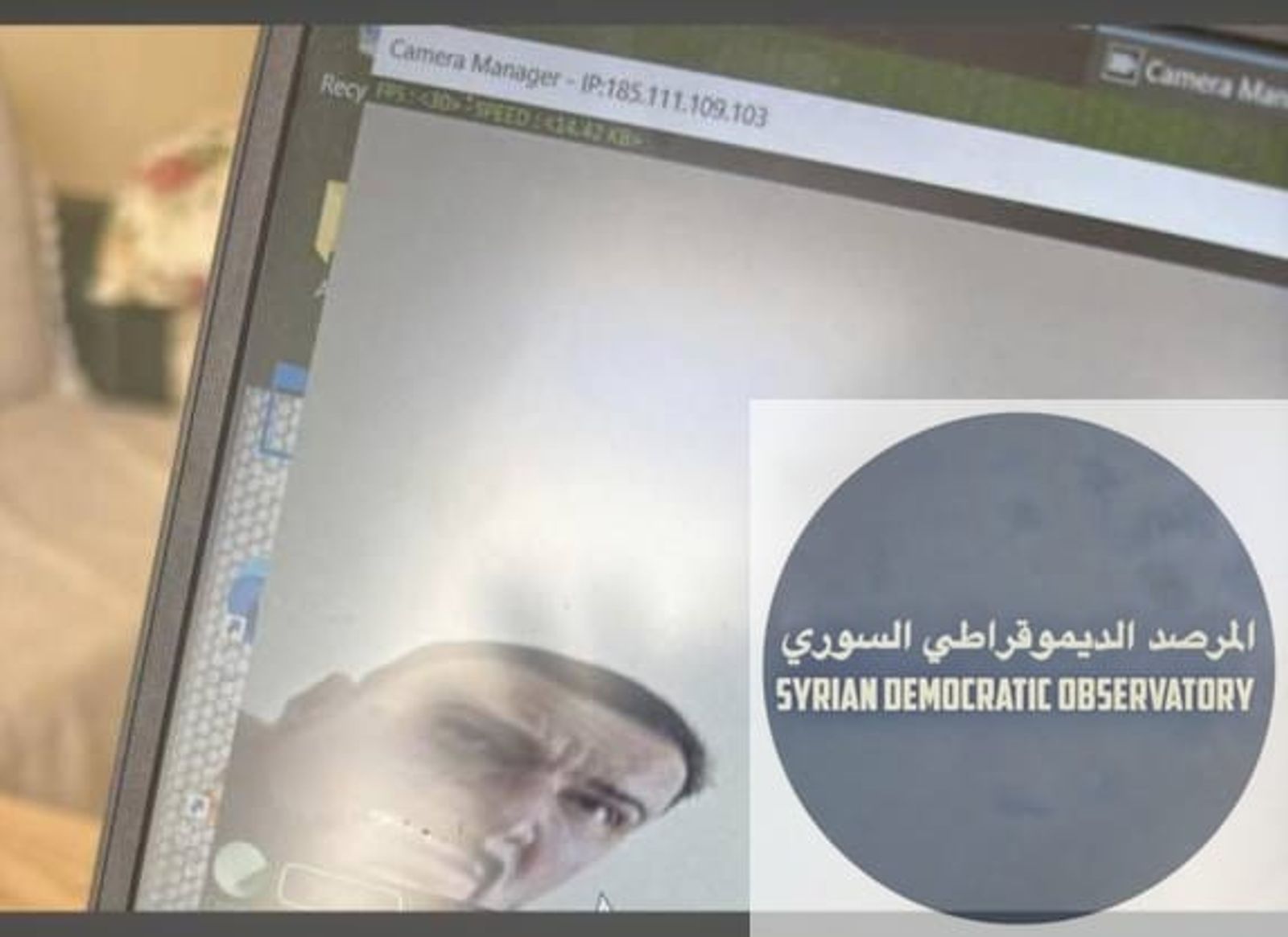 الحمار سهيل الحسن وهو يتواصل مع الضابط الروسي على الكميرا، الحمار سهيل الحسن من كتر مو حمار رغم أنه موجود بروسيا إلا أنه كان ضباط المخابرات الروسية والاسرائيلين (الجولانيين) يتواصلون معه على الانترنت 