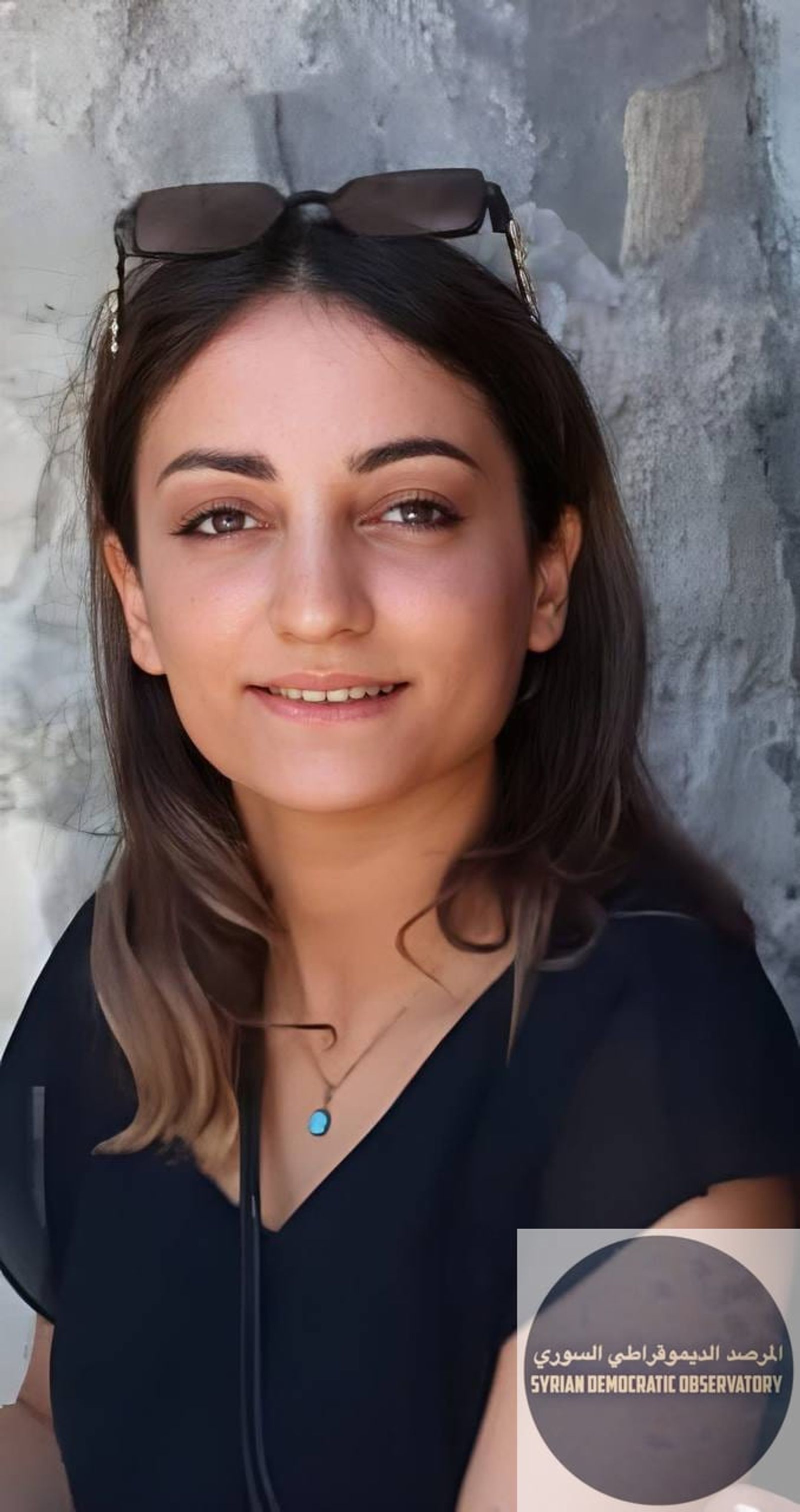 نؤكد أن هذه المسرحيات تندرج في إطار سعي النظام الإرهابي إلى التغطية على عملية الخطف الحقيقية. ففي شهر تشرين الثاني/نوفمبر الحالي، تعرضت سيدتان علويتان للاختطاف، وهما جميلة أحمد شاهين، التي أُفرج عنها 
