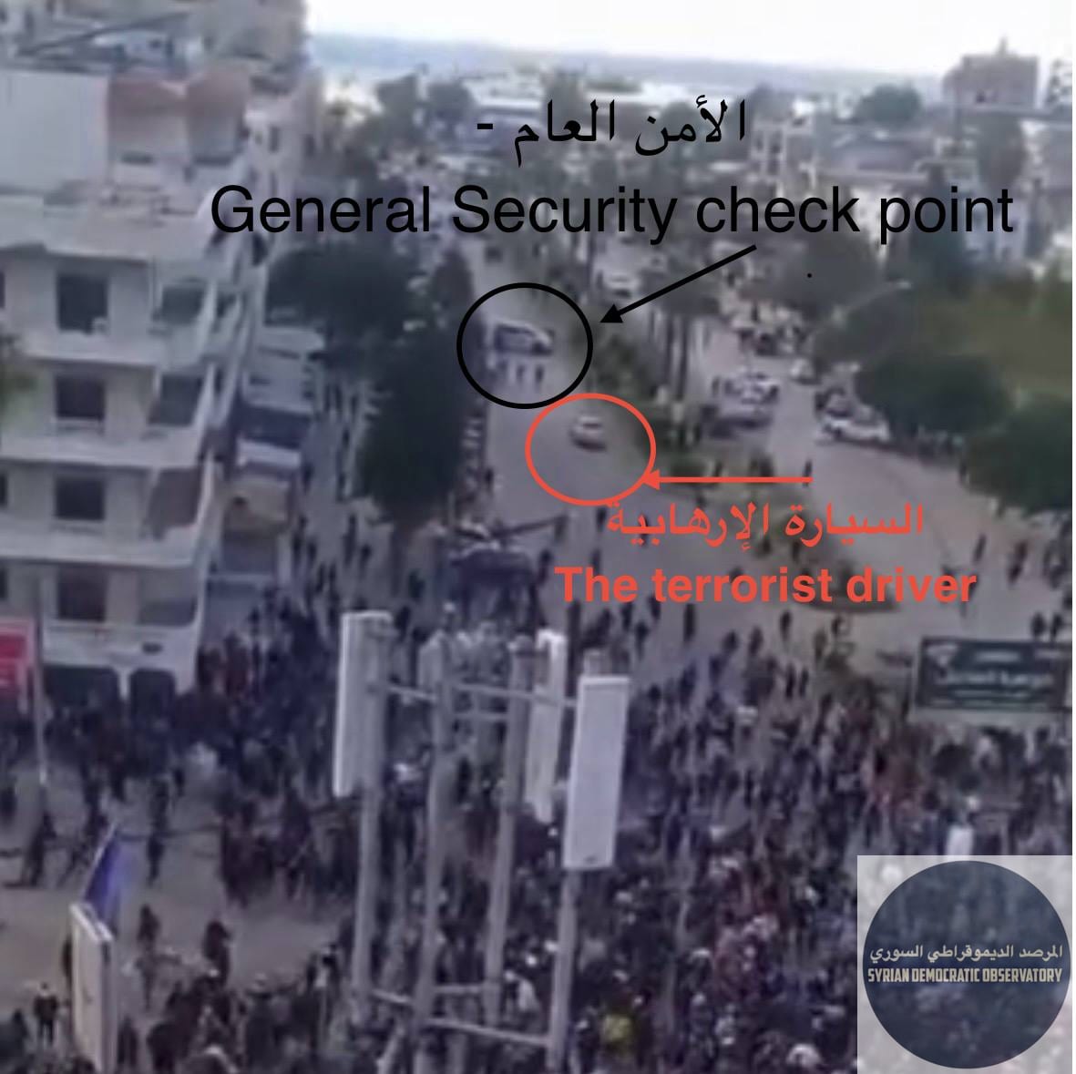 اللاذقية: مشاهد تظهر قيام سيارة من موالي الجولاني باقتحام مظاهرة للعلويين في دوار الأزهري بمدينة بتاريخ 28 كانون الأول/ديسمبر، وتنفيذ عملية دهس إرهابية أدت لسقوط عدد من الإصابات واستشهاد الشاب حيدر سج