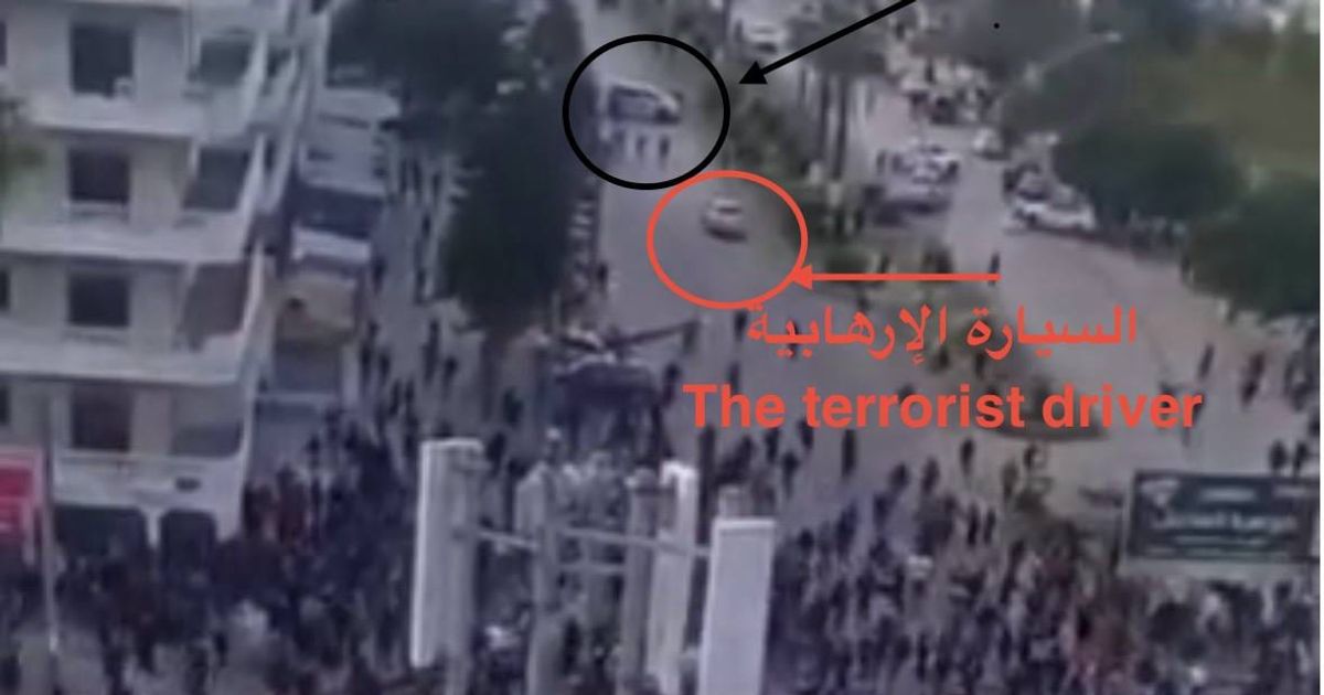 اللاذقية: مشاهد تظهر قيام سيارة من موالي الجولاني باقتحام مظاهرة للعلويين في دوار الأزهري بمدينة بتاريخ 28 كانون الأول/ديسمبر، وتنفيذ عملية دهس إرهابية أدت لسقوط عدد من الإصابات واستشهاد الشاب حيدر سج