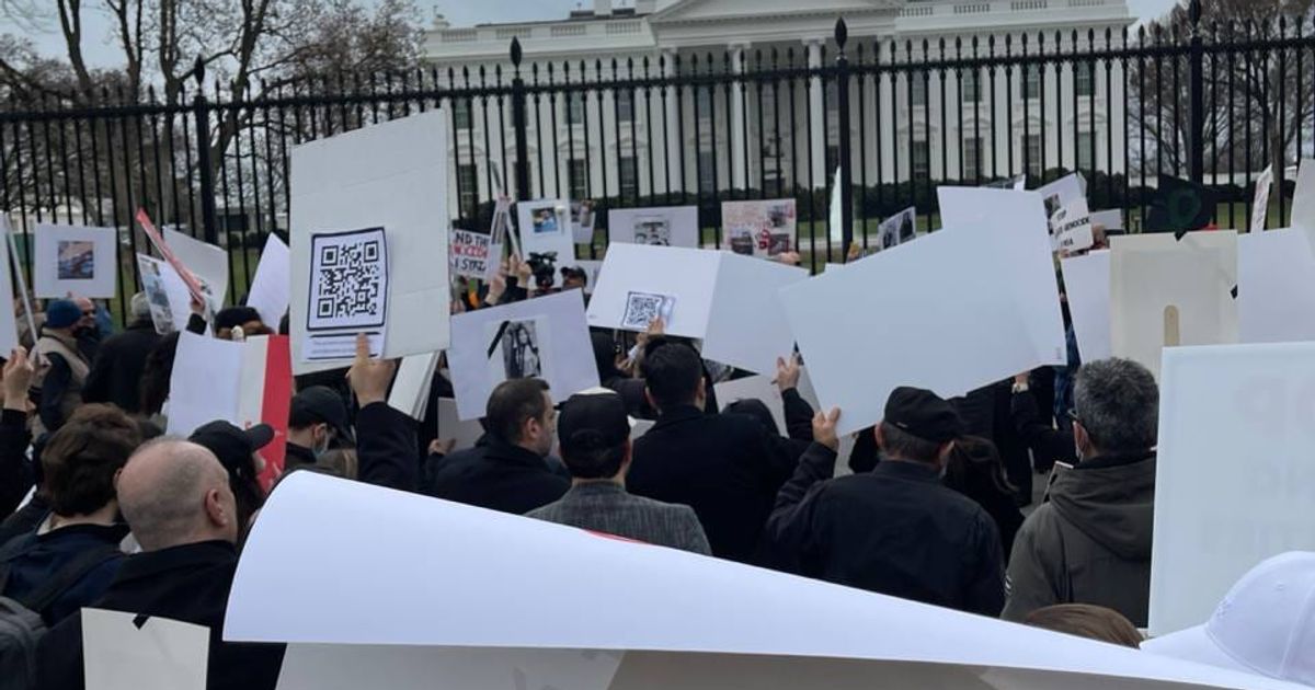 نُظمت مظاهرة اليوم في واشنطن أمام البيت الأبيض، تنديداً بمجازر الإبادة ضد العلويين و المسيحيين في سوريا.
