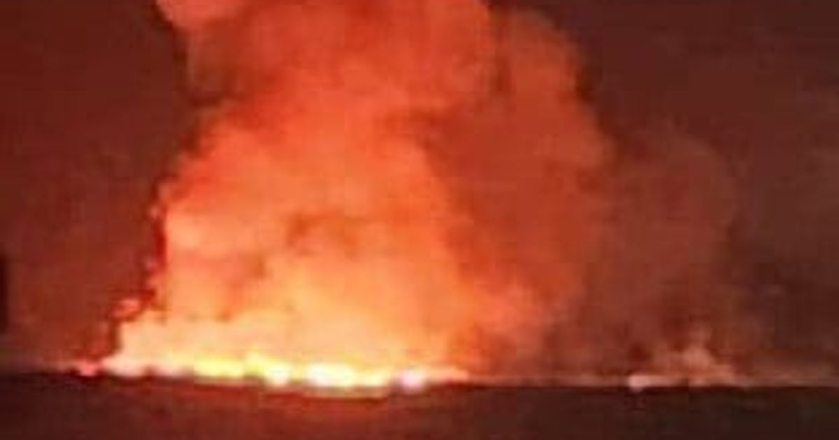 صور أخرى لموقع استهداف الغارة الإسرائيلية في اللواء 107 بمنطقة عين الشرقية في ريف جبلة