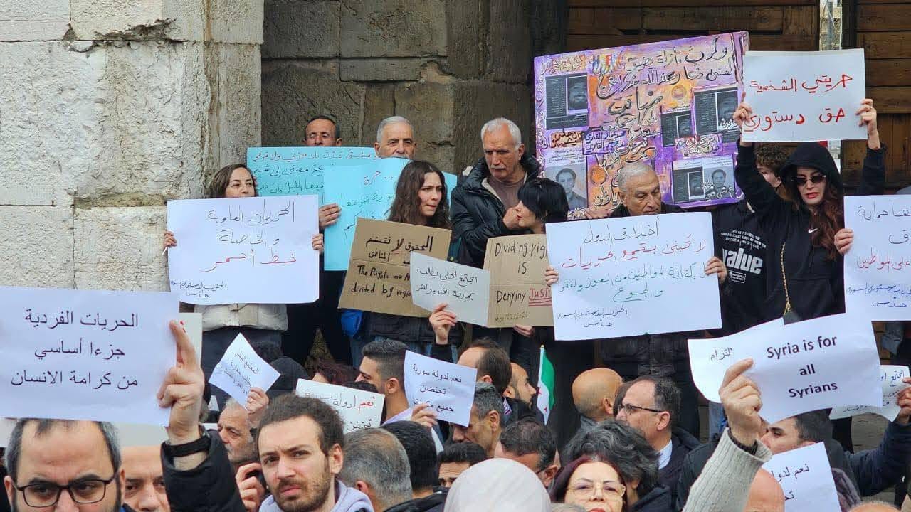 جرى اعتصام في منطقة باب توما بالعاصمة دمشق صباح اليوم 22 آذار/مارس 2026، كان قد دعى له مسيحيون