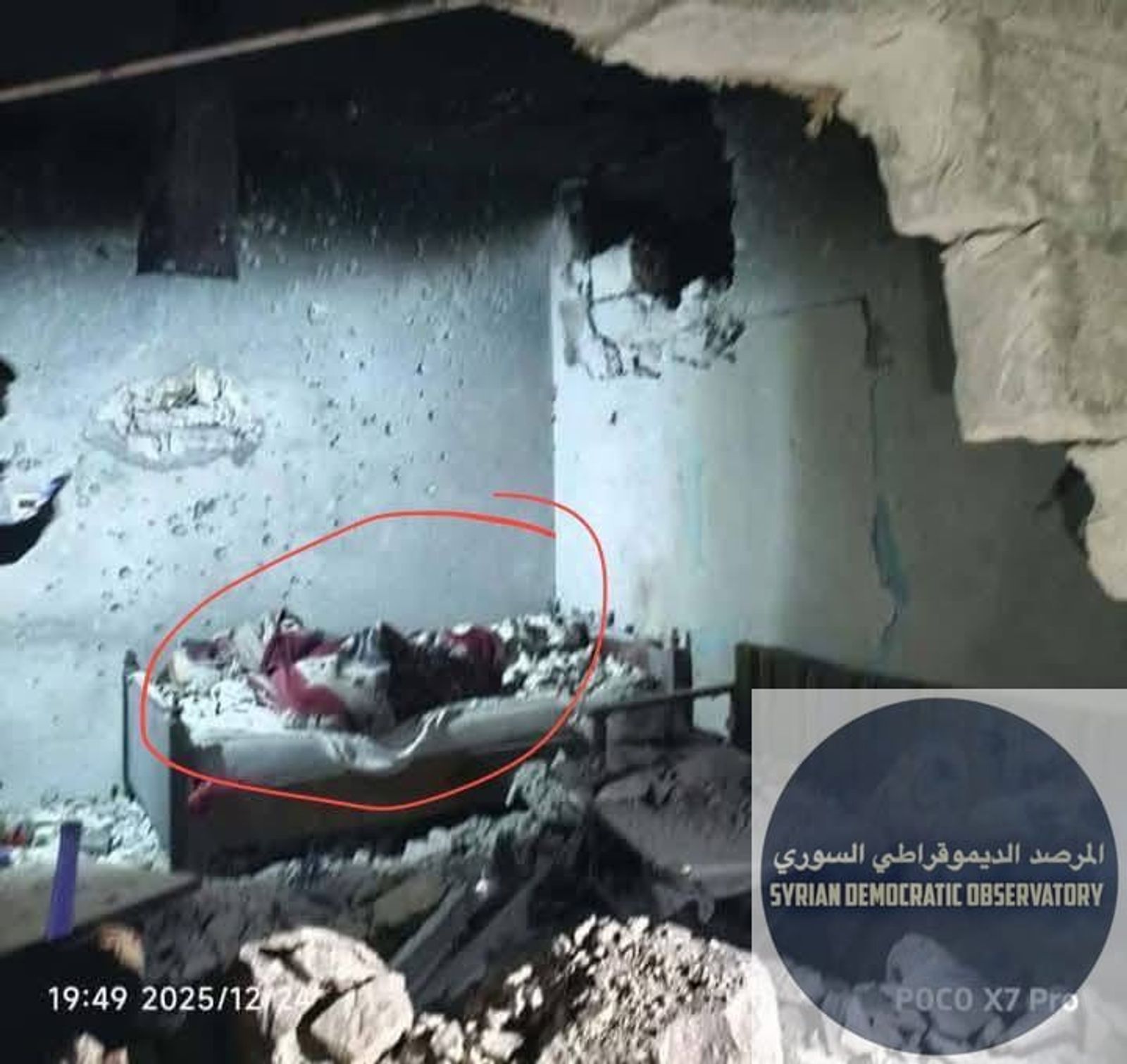 ريف جبلة: صورة من منزل الشهيد المدني "علي سلمان علي"، وهو رجل كبير في السن و مقعد لايستطيع الحركة تم قتله داخل منزله من قبل ميلشيات الأمن العام الإرهابية، في العملية "النوعية" التي استهدفت بيوت المدني