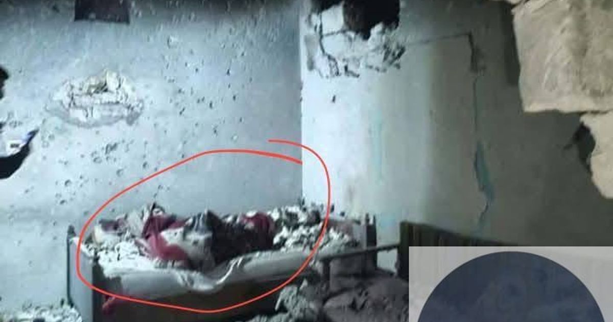 ريف جبلة: صورة من منزل الشهيد المدني "علي سلمان علي"، وهو رجل كبير في السن و مقعد لايستطيع الحركة تم قتله داخل منزله من قبل ميلشيات الأمن العام الإرهابية، في العملية "النوعية" التي استهدفت بيوت المدني